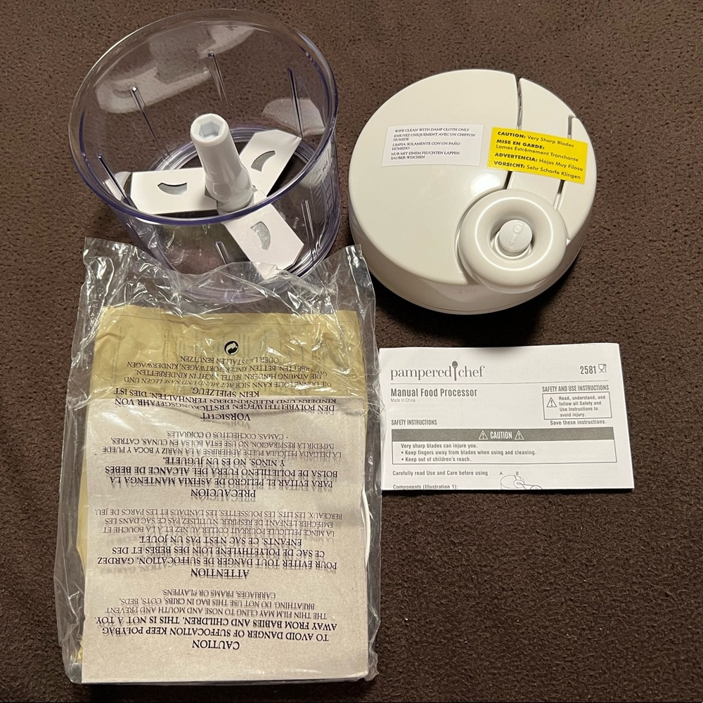 Pampered Chef Manual Food Processor NIB